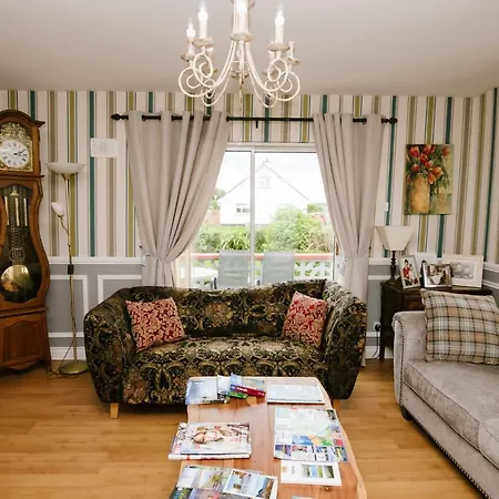 Eagle Heights B&B 에니스크론